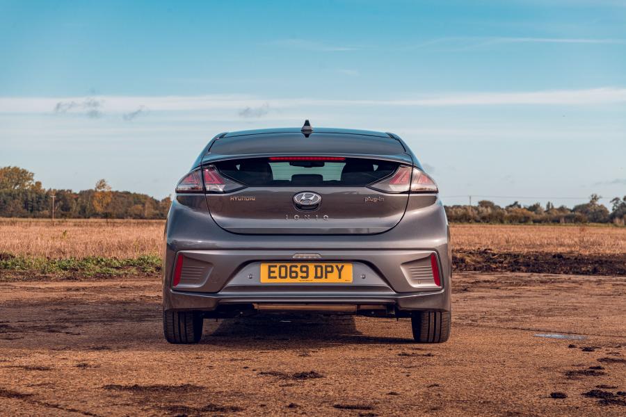  Hyundai IONIQ Plug-in Hybrid (AE) 2019 года  (UK) (фото 25 из 40)